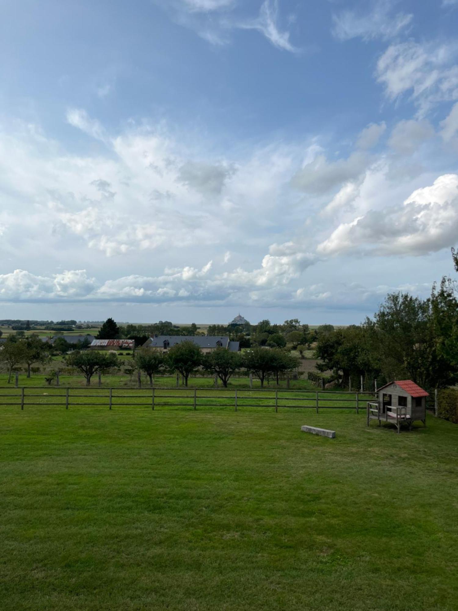 Bed and Breakfast Le Moulin De La Butte Huisnes-sur-Mer Exterior foto